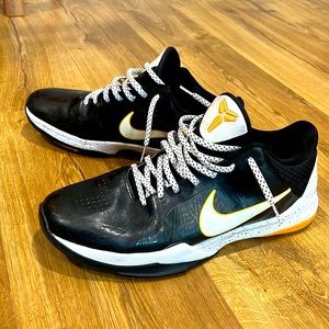 Kobe V Nike Shoes size 13